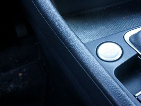 Certified 2023 Volkswagen Jetta SE w/ Panoramic Sunroof Package image 26