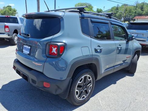 Used 2016 Jeep Renegade Trailhawk w/ Premium Trailhawk Package AWD/4WD image 4
