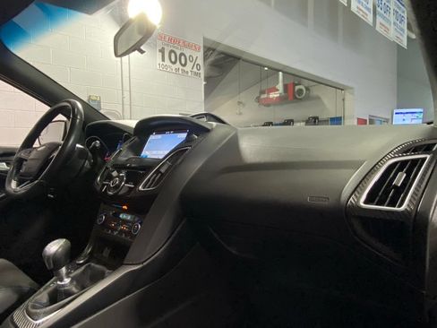 Used 2017 Ford Focus RS AWD/4WD image 32