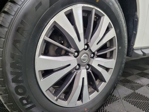 Used 2017 Nissan Pathfinder SV AWD/4WD image 31