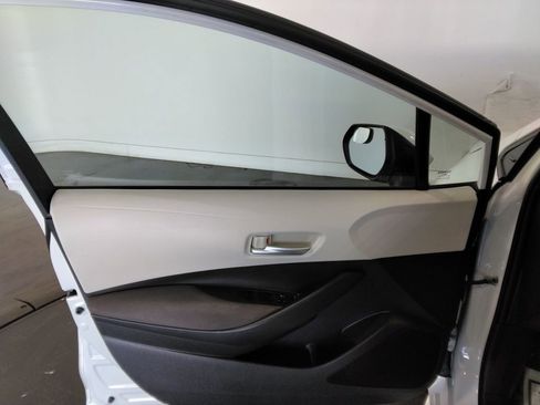 Used 2020 Toyota Corolla LE image 23