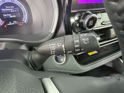 Used 2024 Toyota Highlander Limited FWD image 16
