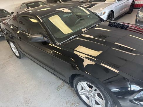 Used 2010 Ford Mustang Coupe RWD image 4