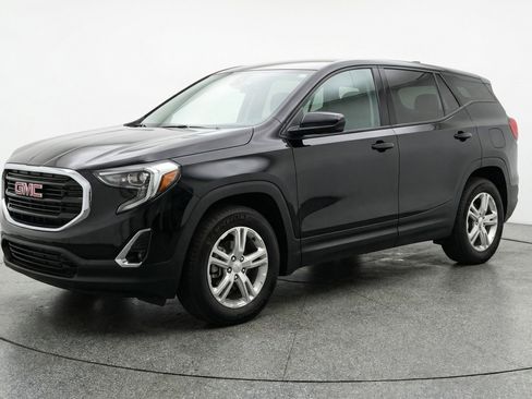 Used 2024 GMC Terrain SLE image 3