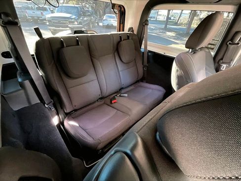 Used 2021 Jeep Wrangler Sport S image 19