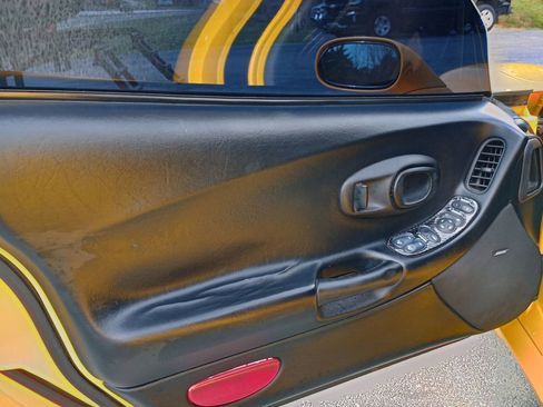 Used 2004 Chevrolet Corvette Z06 w/ Memory Package RWD image 11