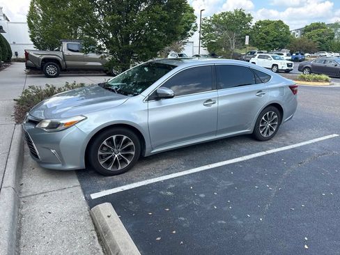 Used 2016 Toyota Avalon XLE Premium FWD image 3