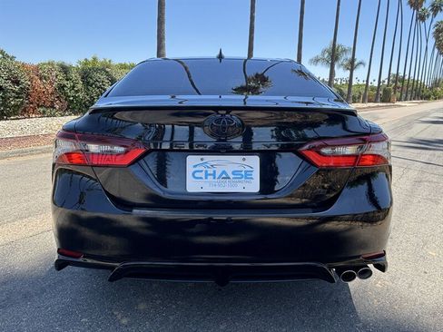 Used 2022 Toyota Camry SE FWD image 5