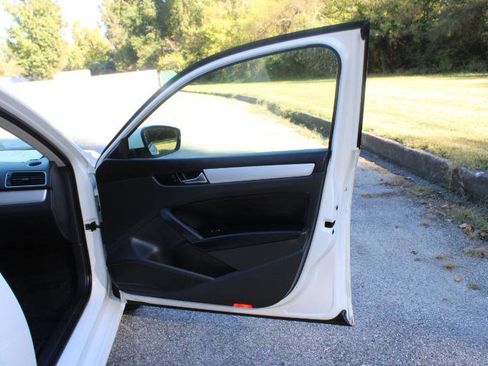 Used 2013 Volkswagen Passat 2.5 SE image 24