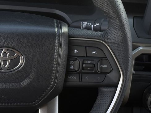 Used 2025 Toyota Tacoma TRD Off-Road image 15