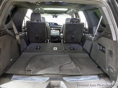 Used 2022 Cadillac Escalade Premium Luxury image 24