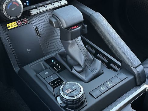 New 2026 Toyota 4Runner Limited AWD/4WD image 17