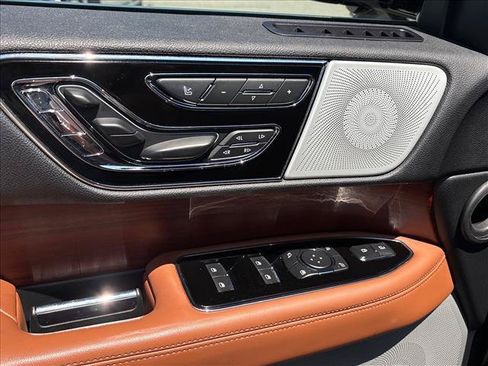 Used 2021 Lincoln Navigator L Reserve AWD/4WD image 21
