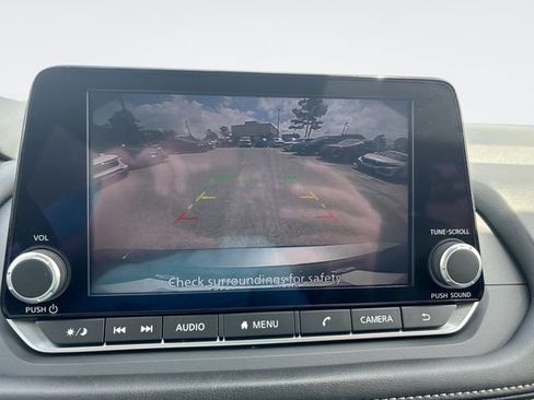 Used 2025 Nissan Rogue SV AWD/4WD image 17