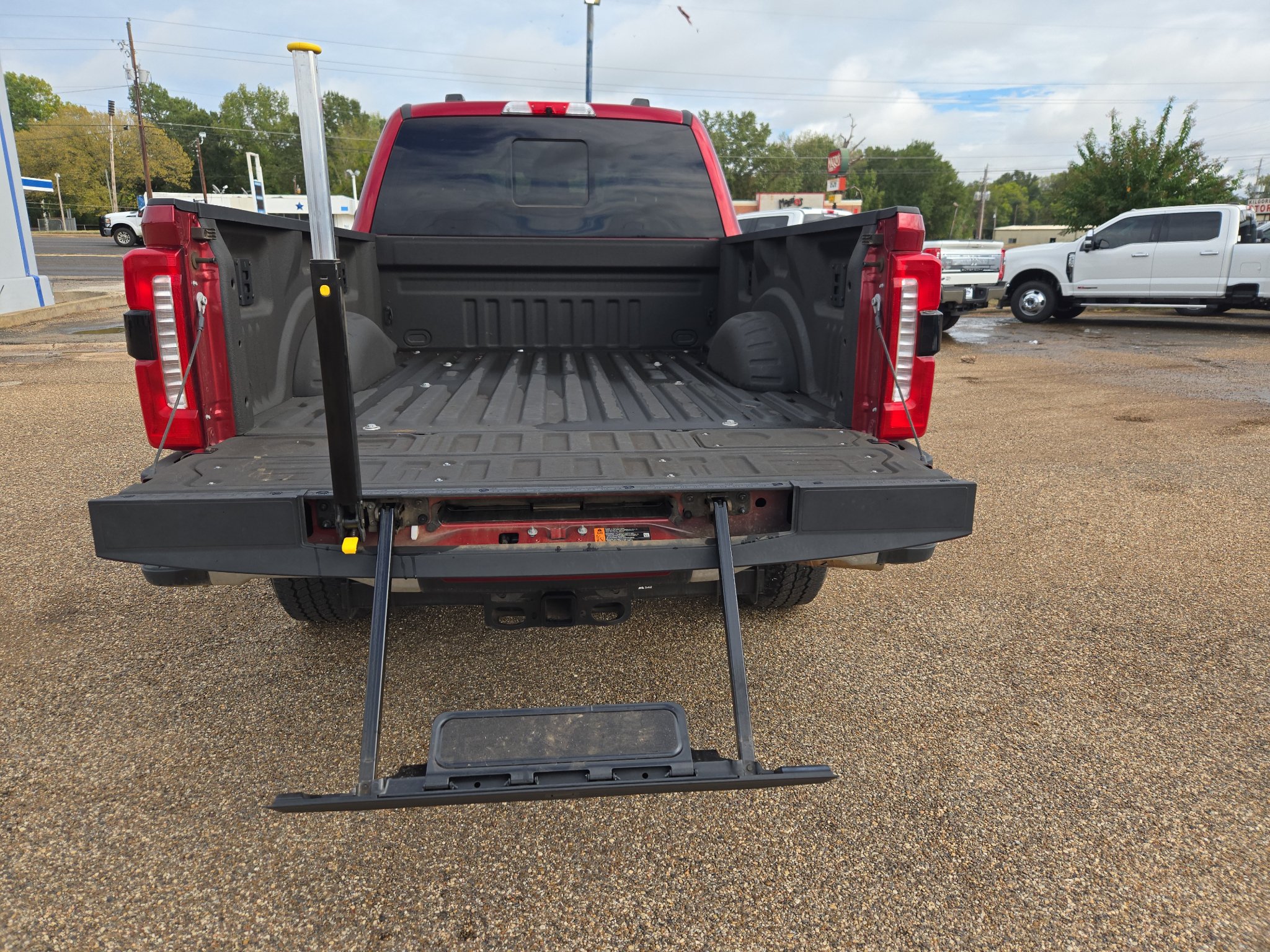 Used 2025 Ford F250 Lariat w/ Lariat Ultimate Package AWD/4WD image 13