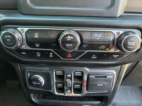 Used 2023 Jeep Wrangler Sport S image 4