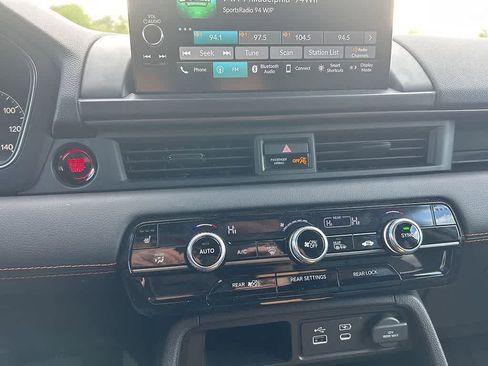 Used 2025 Honda Pilot TrailSport image 20