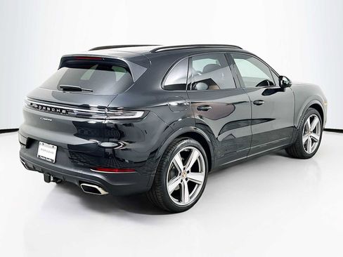 Certified 2025 Porsche Cayenne image 9