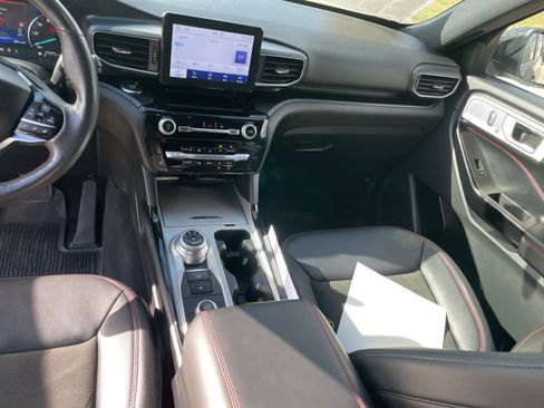 Certified 2023 Ford Explorer ST-Line w/ Class IV Trailer Tow Package image 12