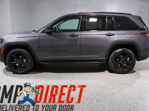 Used 2024 Jeep Grand Cherokee Limited w/ Luxury Tech Group II AWD/4WD image 10