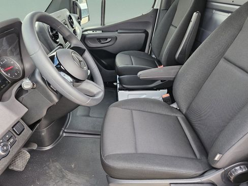Used 2025 Mercedes-Benz Sprinter 3500 image 9