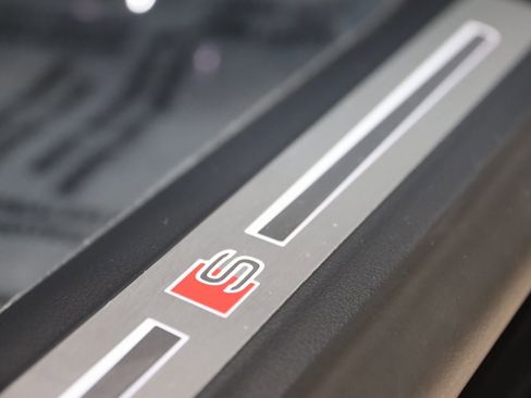 Used 2025 Audi S8 image 17