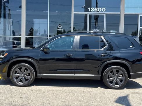 Certified 2025 Honda Pilot Sport image 7
