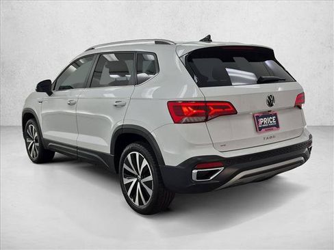 Used 2023 Volkswagen Taos SE w/ Panoramic Sunroof Package FWD image 8