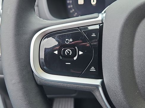 New 2026 Volvo XC90 B6 Plus w/ Protection Package Premier image 16