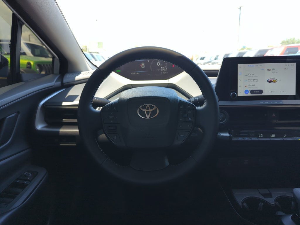 Used 2025 Toyota Prius LE FWD image 15