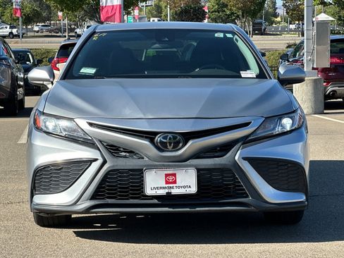Used 2021 Toyota Camry SE FWD image 9