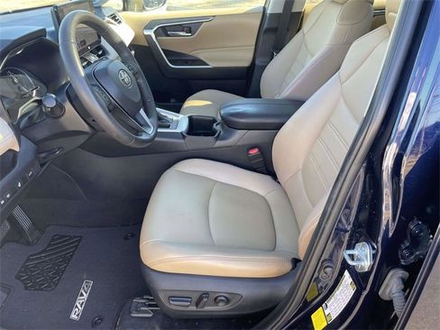 Used 2023 Toyota RAV4 XLE Premium image 11