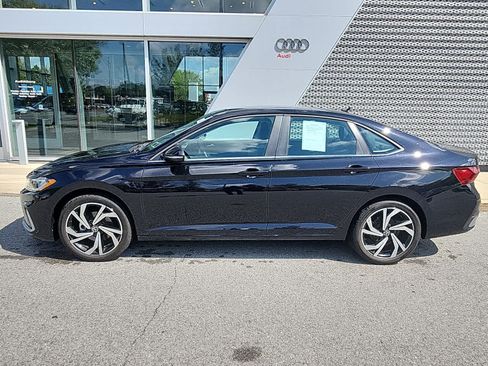 Used 2025 Volkswagen Jetta SEL FWD image 2
