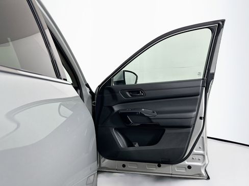 Used 2025 Nissan Pathfinder SV AWD/4WD image 33