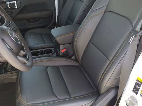 New 2025 Jeep Gladiator Sport image 15