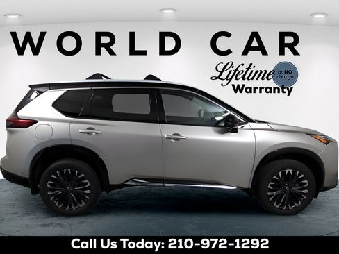 Used 2025 Nissan Rogue Platinum AWD/4WD image 2