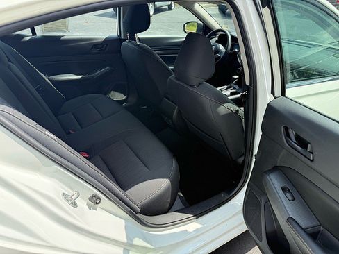 Used 2025 Nissan Altima 2.5 SV FWD image 16