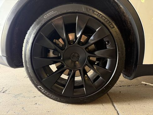 Used 2021 Tesla Model Y Long Range AWD/4WD image 9