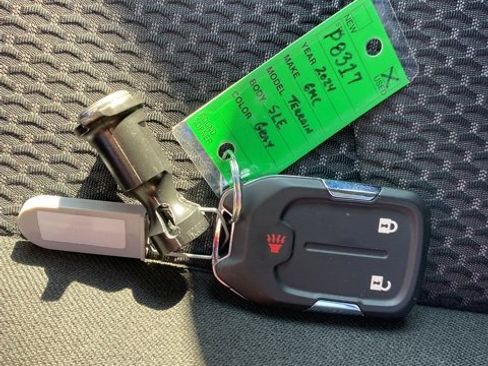 Used 2024 GMC Terrain SLE image 25