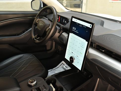 Used 2021 Ford Mustang Mach-E Select RWD image 18
