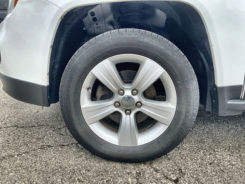 Used 2017 Jeep Compass Latitude AWD/4WD image 18