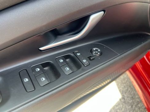 Used 2023 Hyundai Elantra Limited FWD image 11