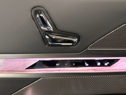 Used 2024 BMW 740i 740i w/ Premium Package image 18