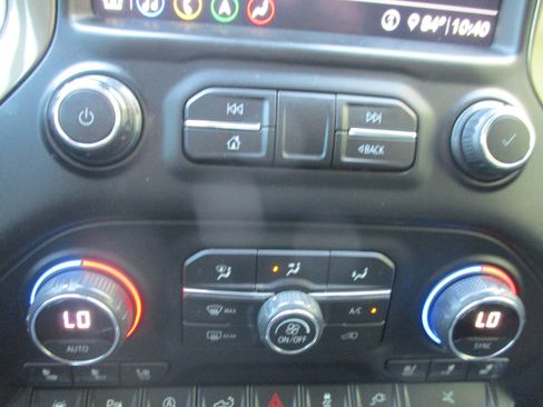 Used 2020 Chevrolet Silverado 1500 High Country w/ Technology Package AWD/4WD image 15