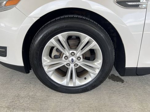 Used 2013 Ford Taurus SEL FWD image 20