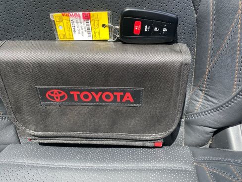 Used 2022 Toyota Avalon Limited w/ Advanced Safety Package FWD image 38