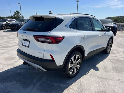 Used 2023 Ford Escape Platinum w/ Premium Technology Package AWD/4WD image 5