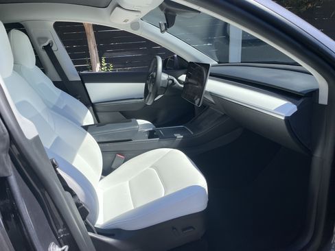 Used 2022 Tesla Model Y Performance AWD/4WD image 8