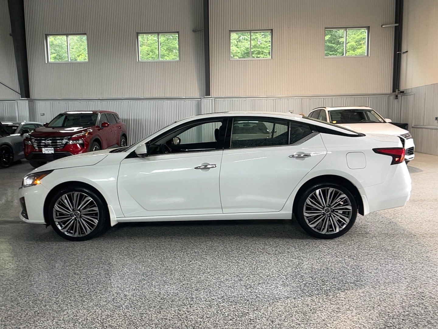 Used 2023 Nissan Altima 2.5 SL AWD/4WD image 4
