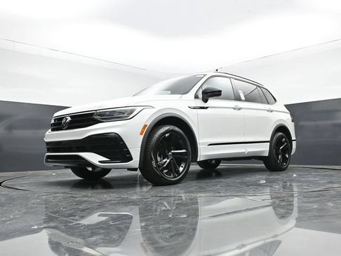 Used 2023 Volkswagen Tiguan SE R-Line AWD/4WD image 61